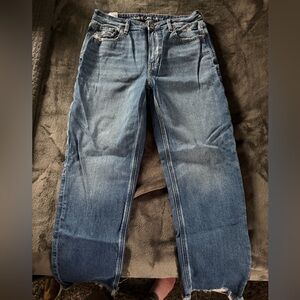 American Eagle Strigid Mom Jeans size 8 short